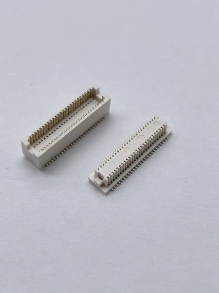 0.5mm pitch board to board connector for medical devices